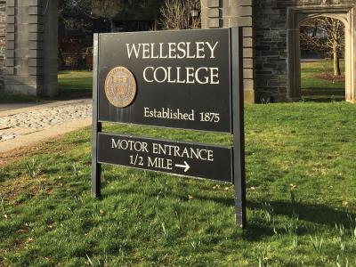 Wellesley College students call for admission of trans men